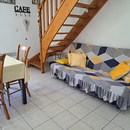 Holiday home Maisonnette Charmante - Proche Et Commerces - Fr-1-482-161